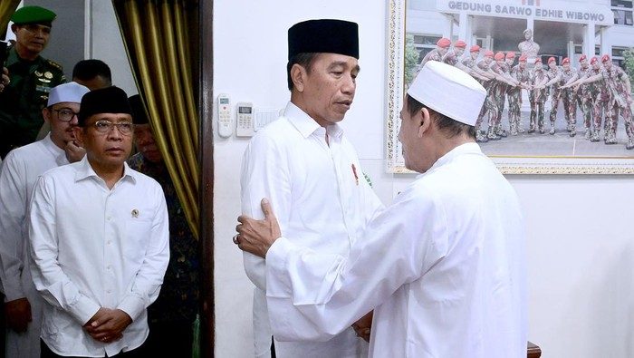 Jokowi Berduka,  Takjiah ke Rumah Duka Istri Habib Luthfi