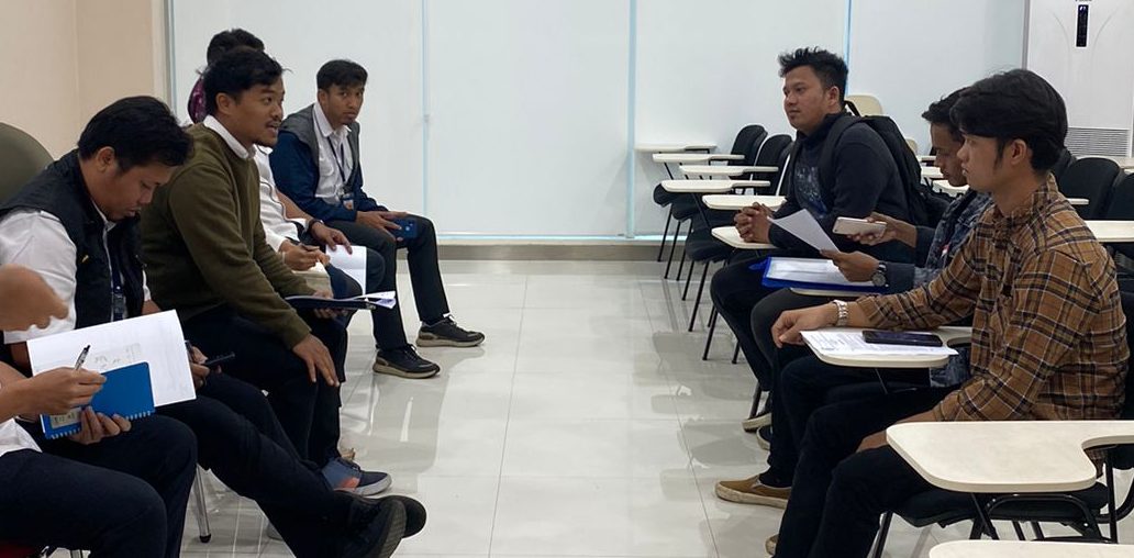 "Maka kami menduga dalam kegiatan pekerjaan tersebut terdapt indikasi dugaan korupsi yang tidak sesuai dengan RAB," lanjutnya.