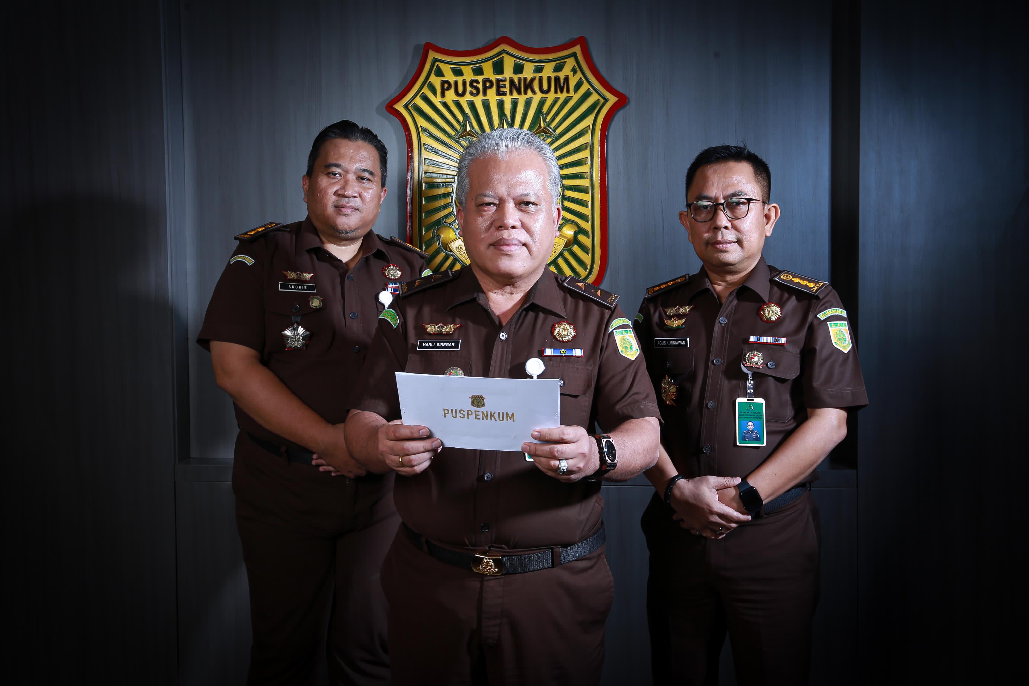 "Sebagaimana Surat Penetapan Ketua Pengadilan Tindak Pidana Korupsi pada Pengadilan Negeri Jakarta Pusat, maka jadwal sidang yang telah ditetapkan yaitu Rabu 31 Juli 2024 pukul 13.00 WIB di Pengadilan Tindak Pidana Korupsi pada Pengadilan Negeri Jakarta Pusat," ucap Kapuspenkum Kejagung Dr Harli Siregar dalam rilis yang diterima bhinekanews.id.