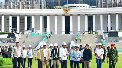 "Tadi sudah bilang sama Bapak (Jokowi), tanggal 11. Kita berangkat (tanggal) 10 dan 11 (Agustus), tapi acaranya sama Pak Presiden tanggal 11 (Agustus). Iya, 500 orang," kata Budi saat ditemui di Istana Kepresidenan Jakarta, Rabu (31/7/2024).
