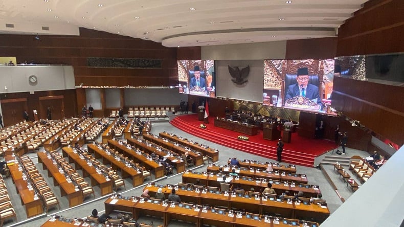 “Bukan hanya ada indikasi pelanggaran terhadap UU, tapi kami juga mencium adanya indikasi korupsi dalam pengalihan kuota haji reguler ke haji khusus,” ungkap Luluk.