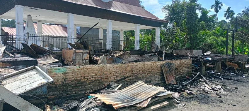 Korban bernama Gasioma Tarigan meninggal dalam kondisi luka bakar di sekujur tubuhnya. Ia diduga tidak bisa melarikan diri saat kebakaran melanda.